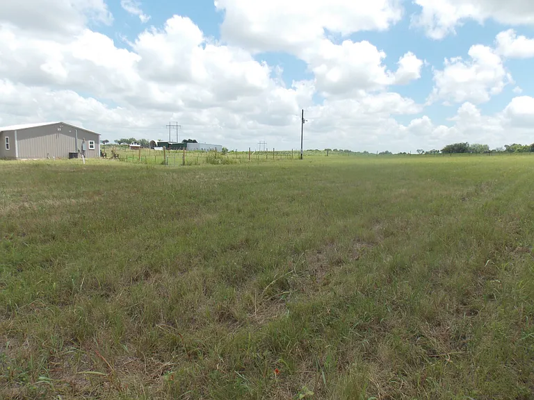 2146 Alexander Rd — Photo 3