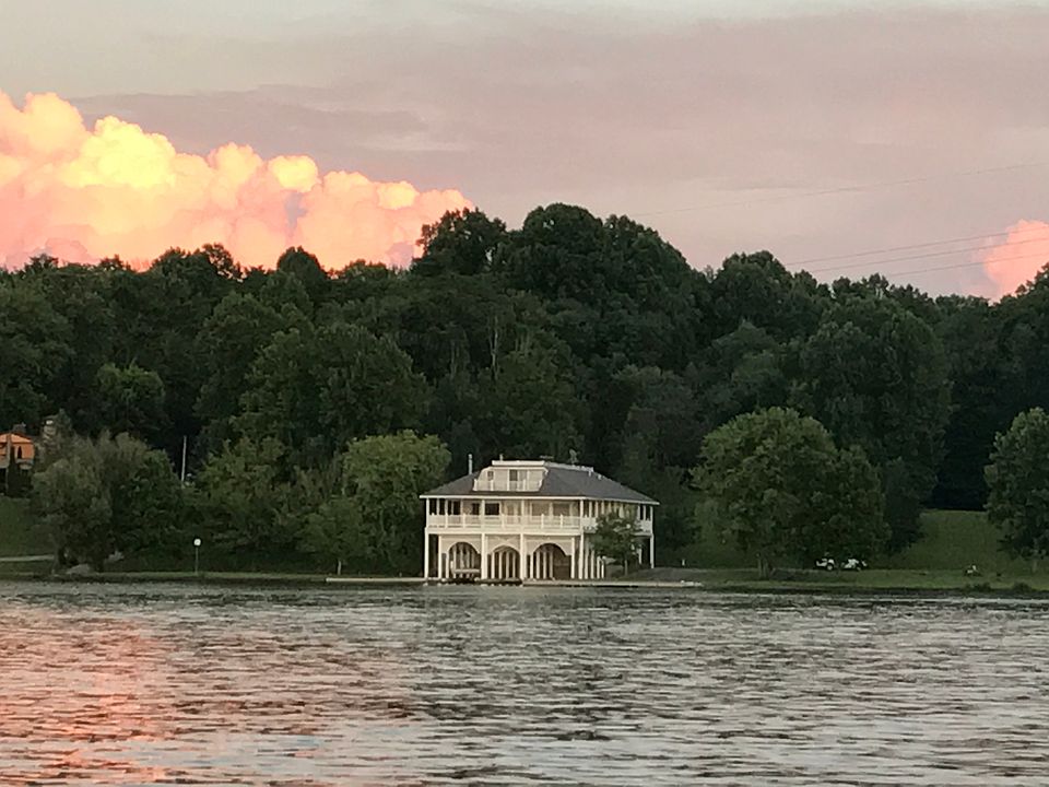 Quiet bay, OH River access