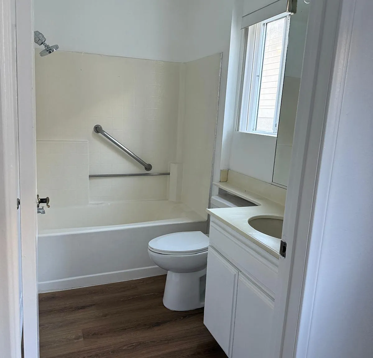 2 bed, 850 sqft, $2,600 — Photo 1