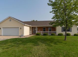 1014 Warren Dr, Wapakoneta, OH 45895
