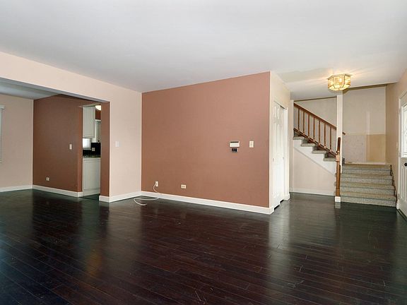 2nd image of 1902 N Derbyshire Ln