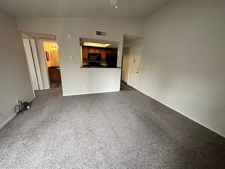 Lincoln Park Apartments — Photo 41