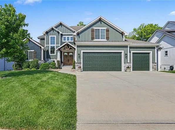1784 Homestead Dr, Liberty, MO 64068