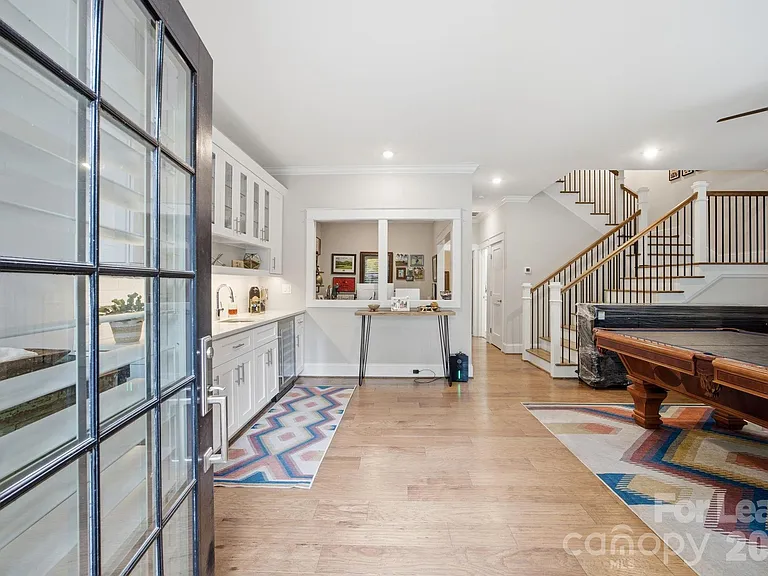 519 Griffith Village Ln — Photo 4