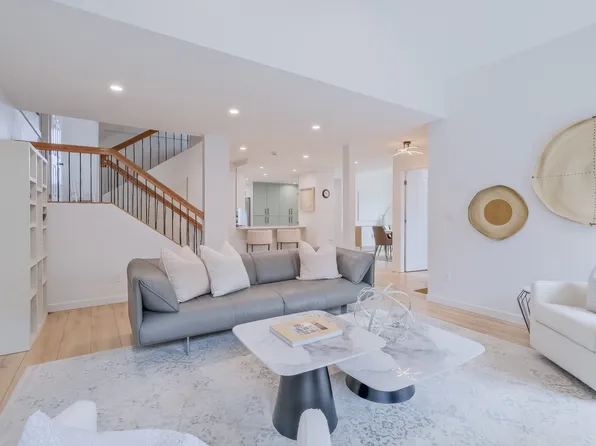 414 West Ave Unit 11, Kelowna, BC V1Y 4Z2