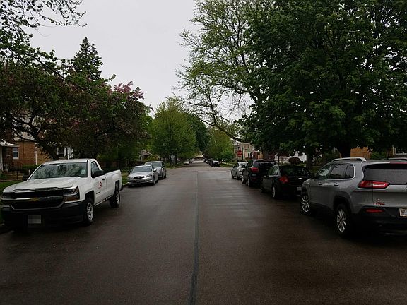 5th image of 10421 S Troy St