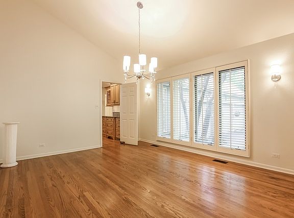 5th image of 215 Norwich Ct