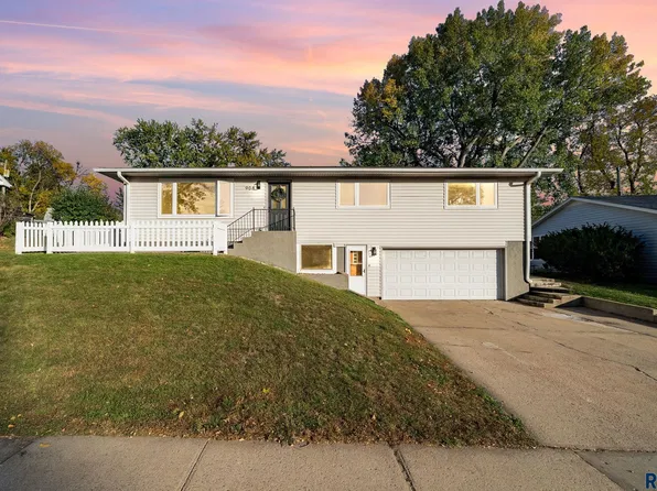 908 S Paulton Ave, Sioux Falls, SD 57103