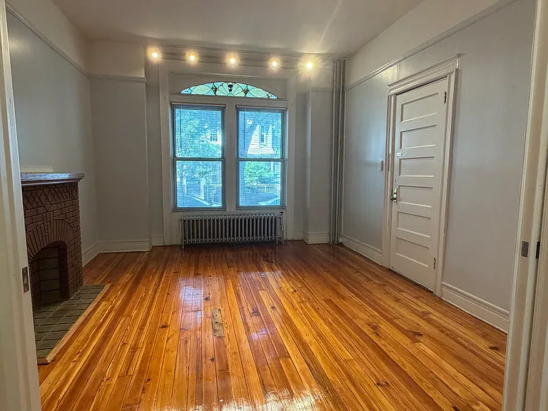 373 E 29th St #1 — Photo 4