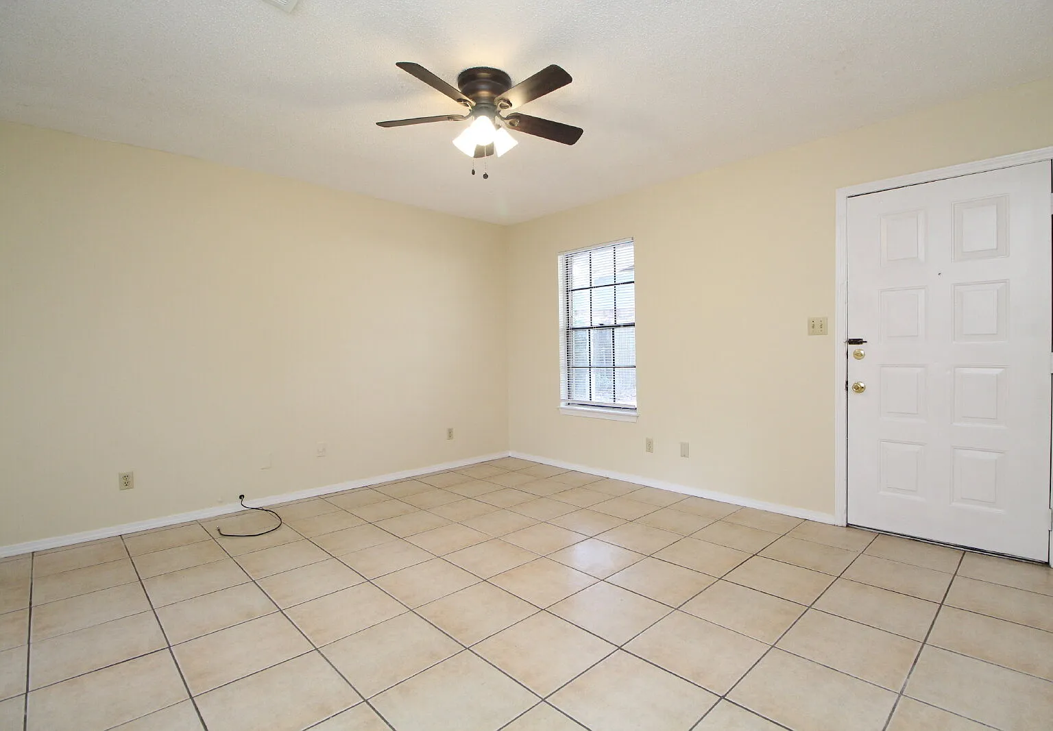 3 bed, 1.5 bath, 1192 sqft, $1,425 — Photo 4