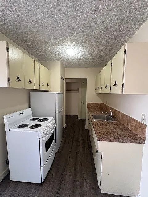Building Photo - 1830 11th Ave SW #408