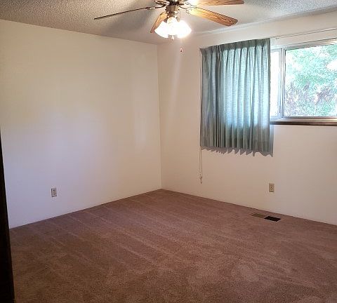 4th image of 621 Belmont St