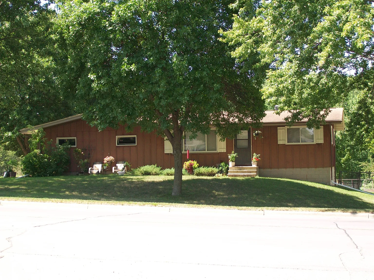 2 bed, 950 sqft, $1,200 — Photo 1