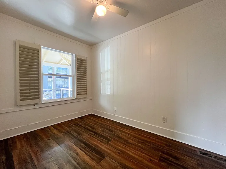 934 Clinton St — Photo 13