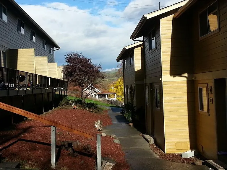 American Village of The Dalles — Photo 5