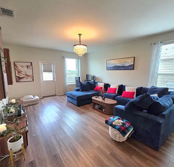 350 Bedford Falls Ln — Photo 5