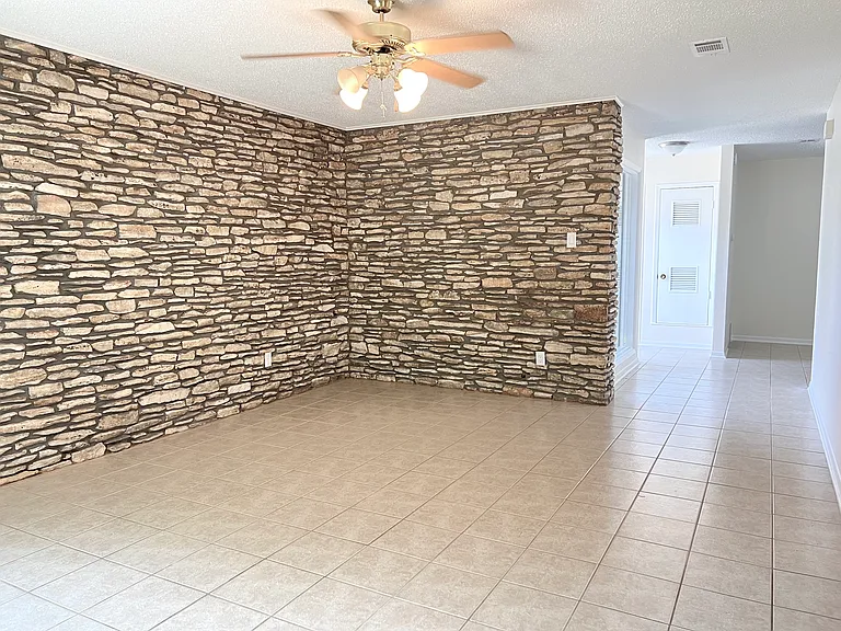 2305 Western Trails Blvd #A — Photo 5