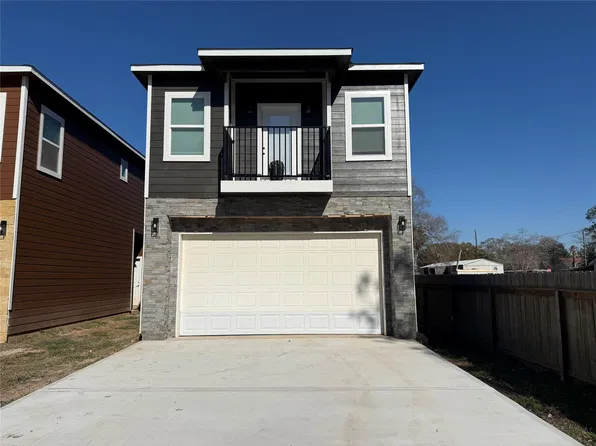 219 S 7th St, Beasley, TX 77417
