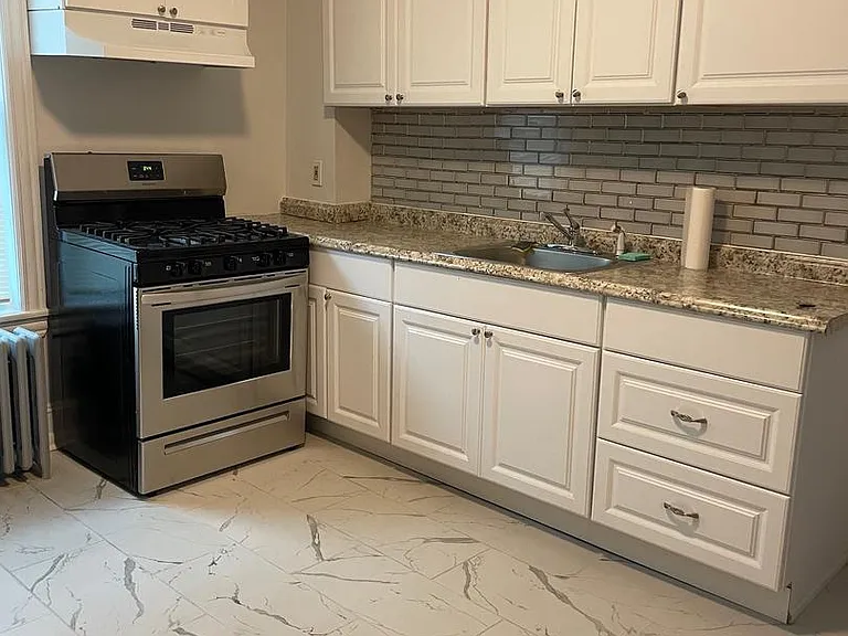 526 Macdade Blvd — Photo 2