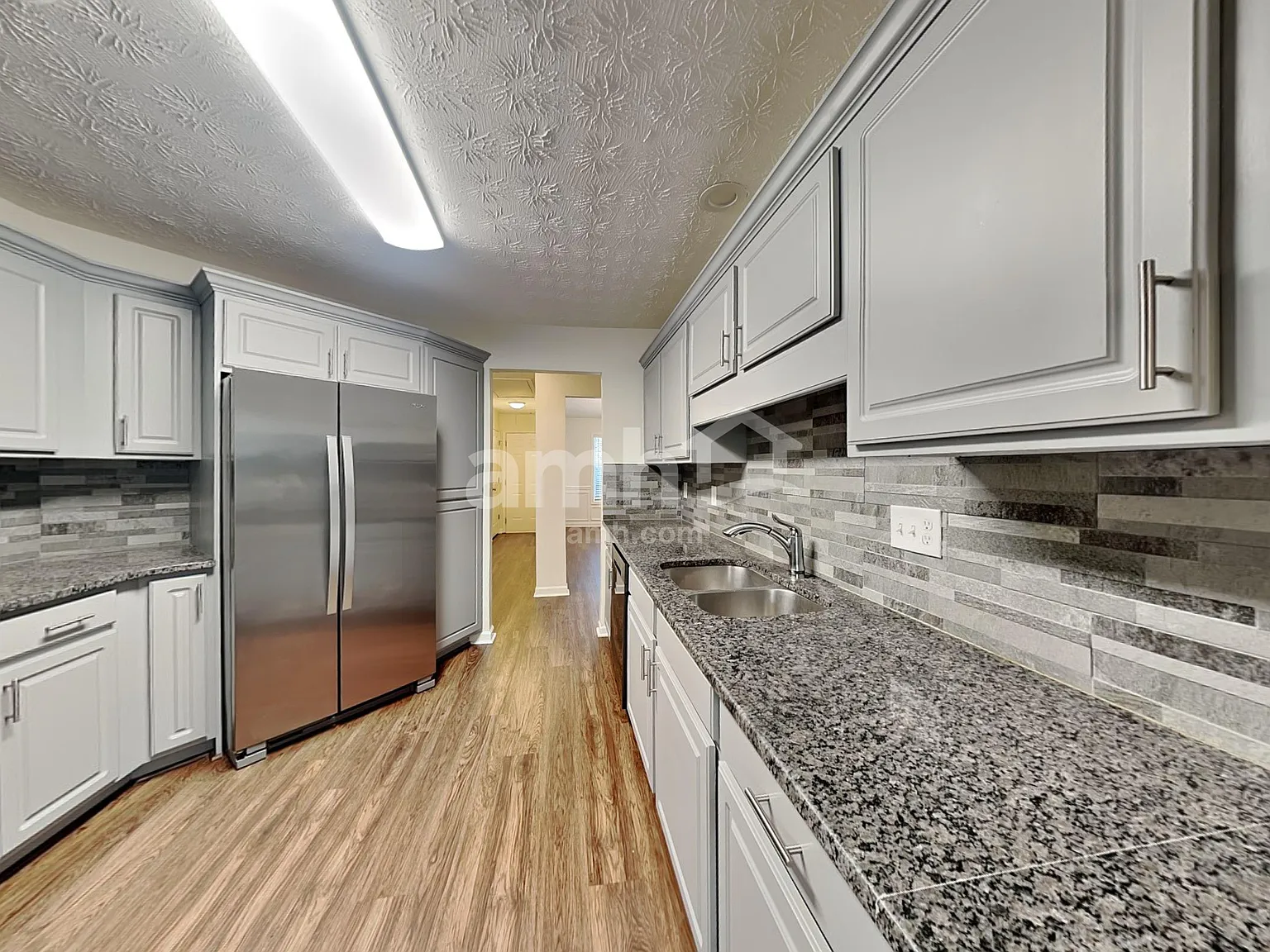 4 bed, 2.5 bath, 2550 sqft, $2,440 — Photo 4