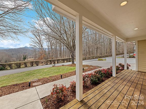 4th image of 527 Cardinal Ln #3