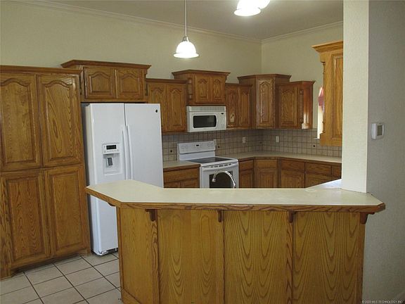5th image of 688 Sunshine Ln