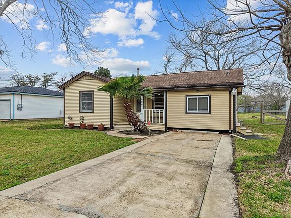 2nd image of 909 Tarpey Rd