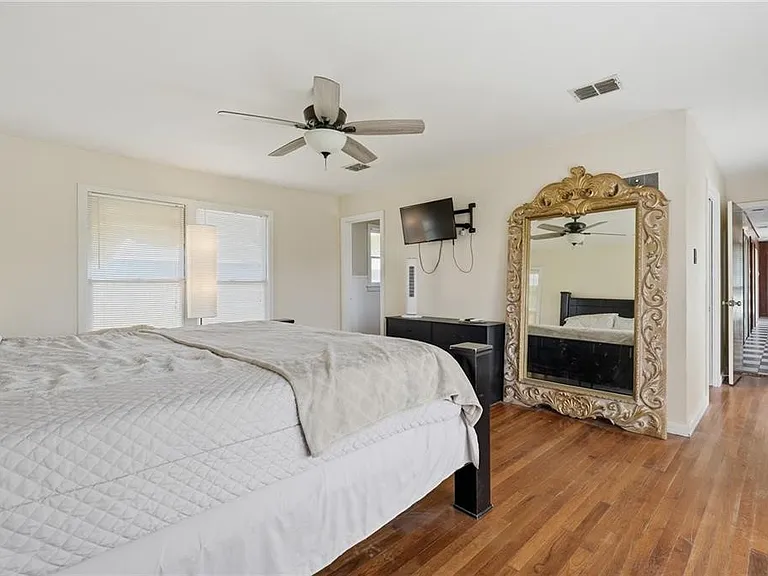 651 W Wilson Ave — Photo 10