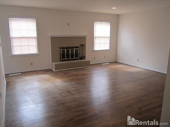 3rd image of 1804 Churchill Way
