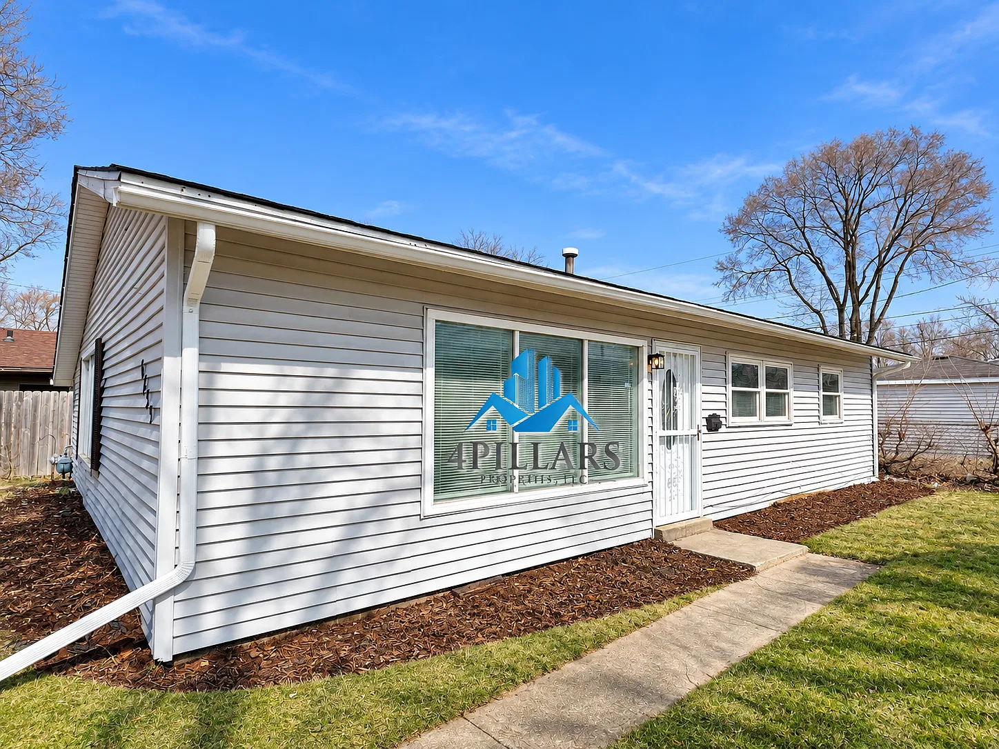 3 bed, 1.0 bath, 1026 sqft, $2,000 — Photo 3