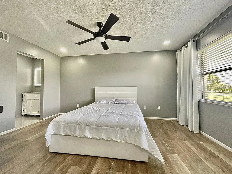 6062 Willowpointe Cir #203 — Photo 5