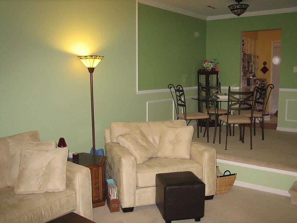 Dining Area / Kitchen Entry