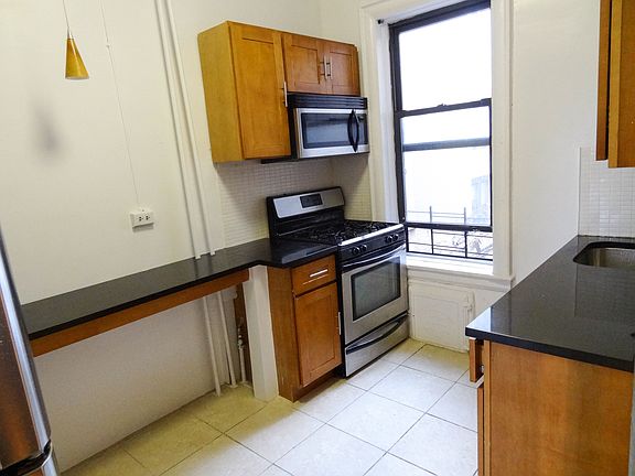 3rd image of 341 Saint Johns Pl APT 1F