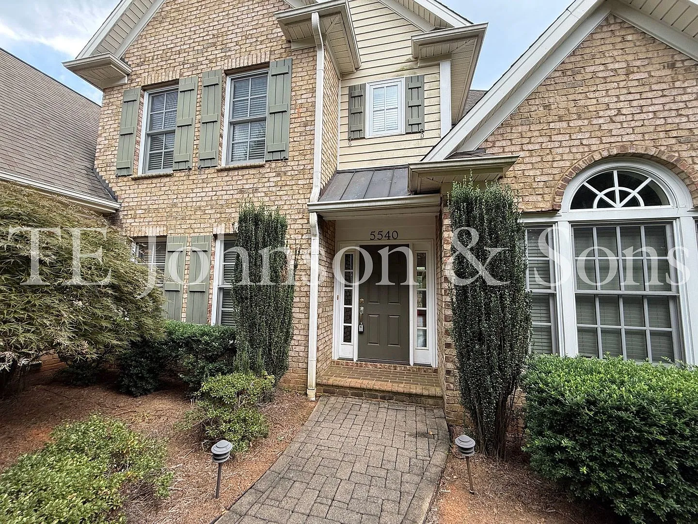 Luxury Living in Brookberry Farm — Photo 3