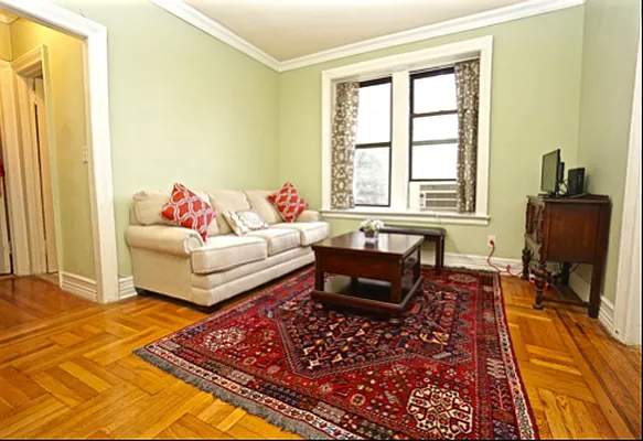 Sold by Bizzarro Agency | media 13