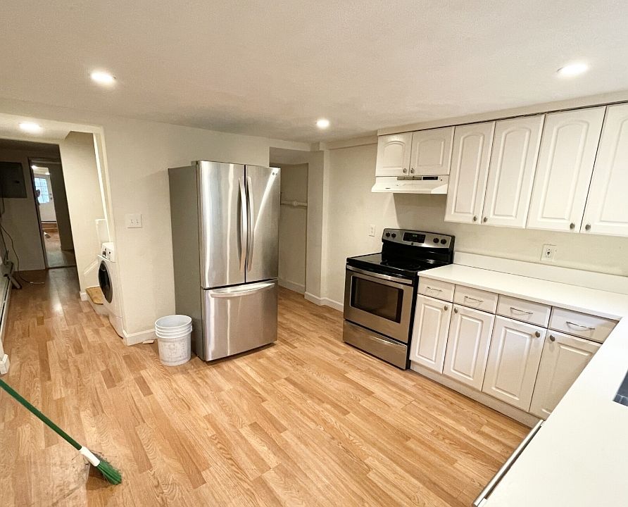 1st image of 16 Greenwich St #X