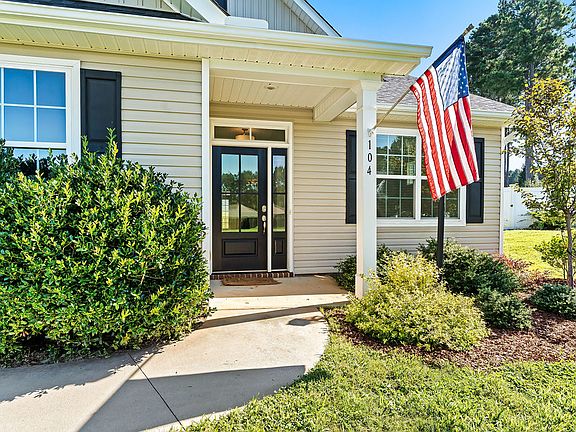 2nd image of 104 Arbor Woods Ln