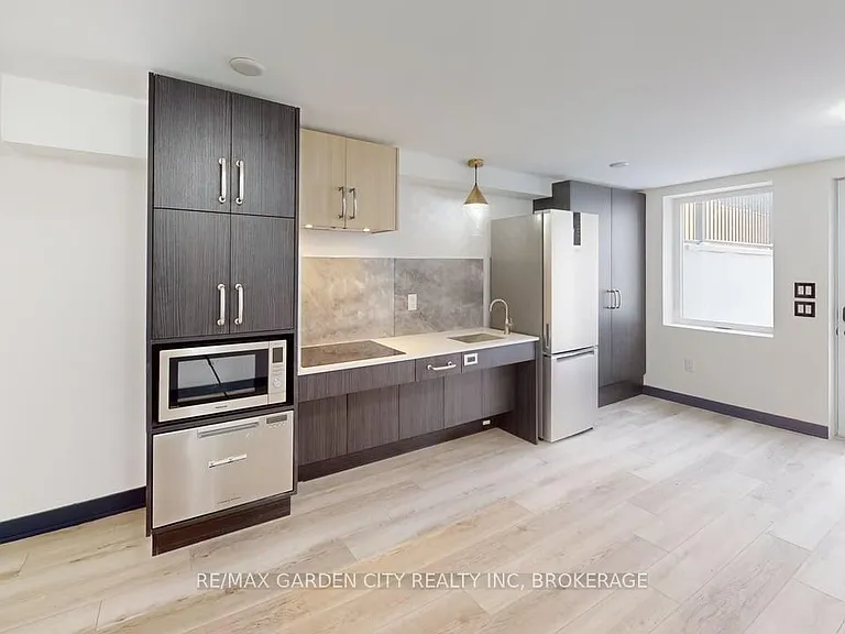 670 Upper Wellington St #MAIN — Photo 3