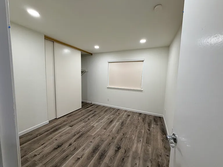 1302 Mossbrook Ct — Photo 21