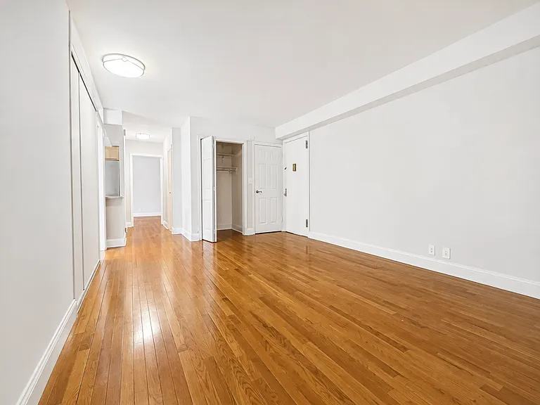 326 Greenwich St #3O — Photo 2