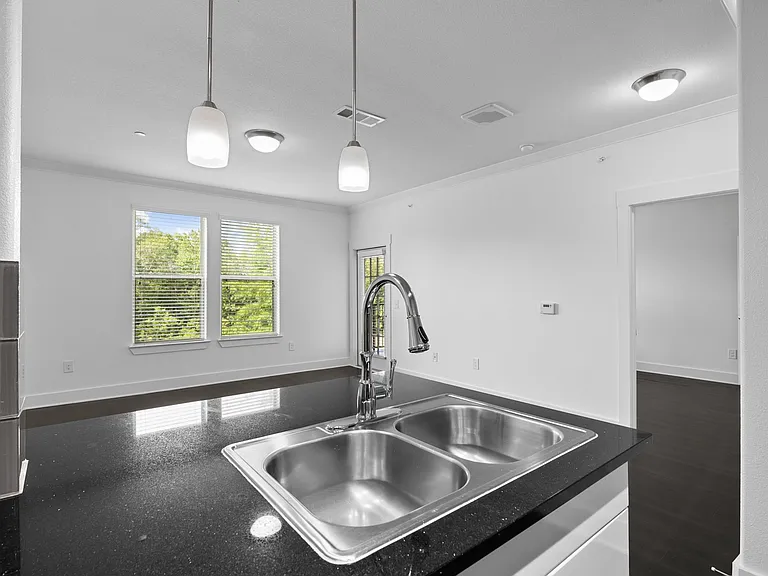Dual Sink | Apartments Conroe | The Towers Woodland Dual Sink | Apartments Conroe | The Towers Woodland