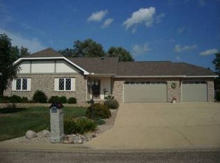 104 Conaghan Dr, Groveland, IL 61535