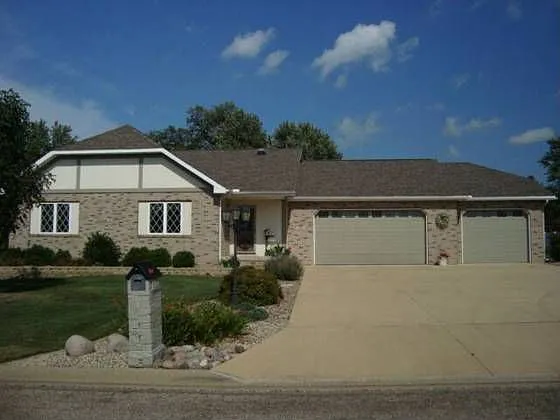 104 Conaghan Dr photo 1