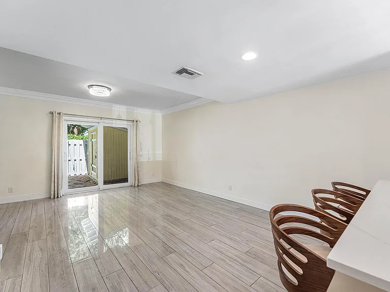 2503 NE 15th St #2503 — Photo 12