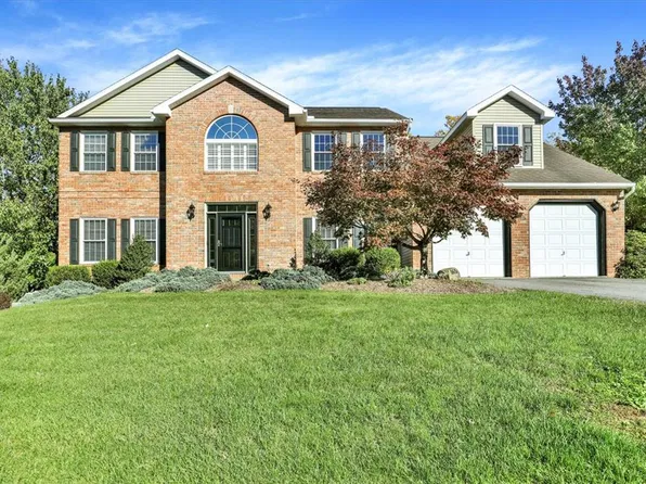 165 Roja Ln, Mertztown, PA 19539