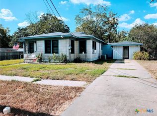 418 Clark St, Yoakum, TX 77995