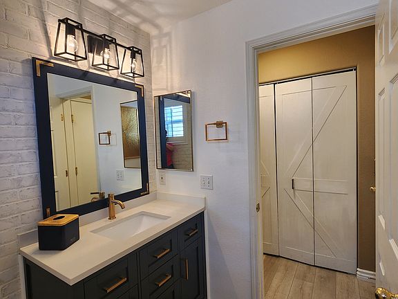 1/2 bathroom
