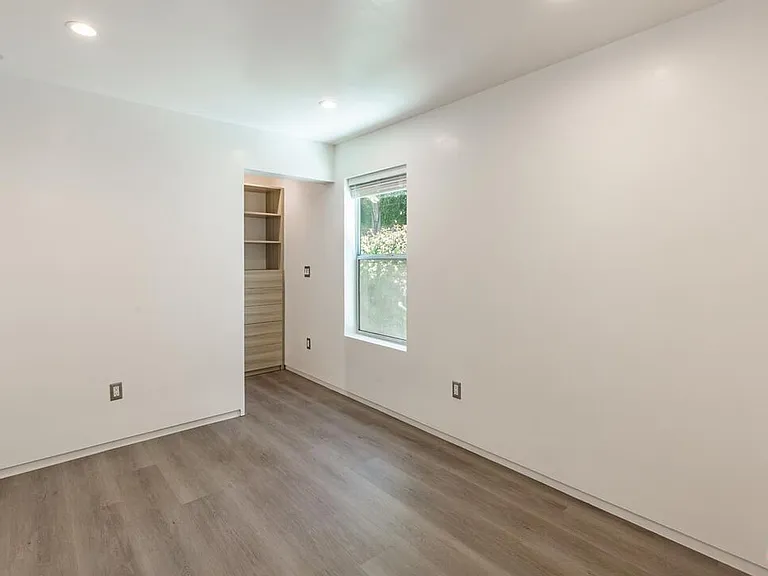 613 6th Ave — Photo 27