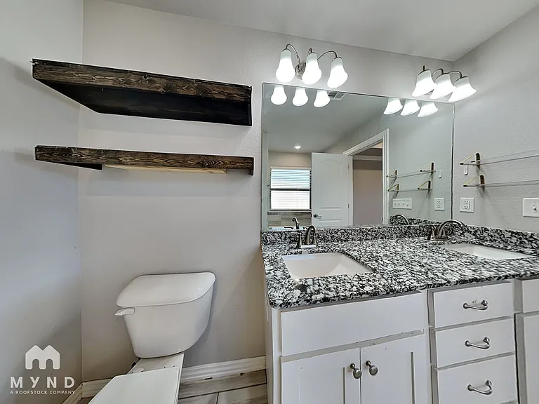 480 Holly St — Photo 13