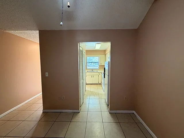 3 bed, 891 sqft, $1,500 — Photo 2